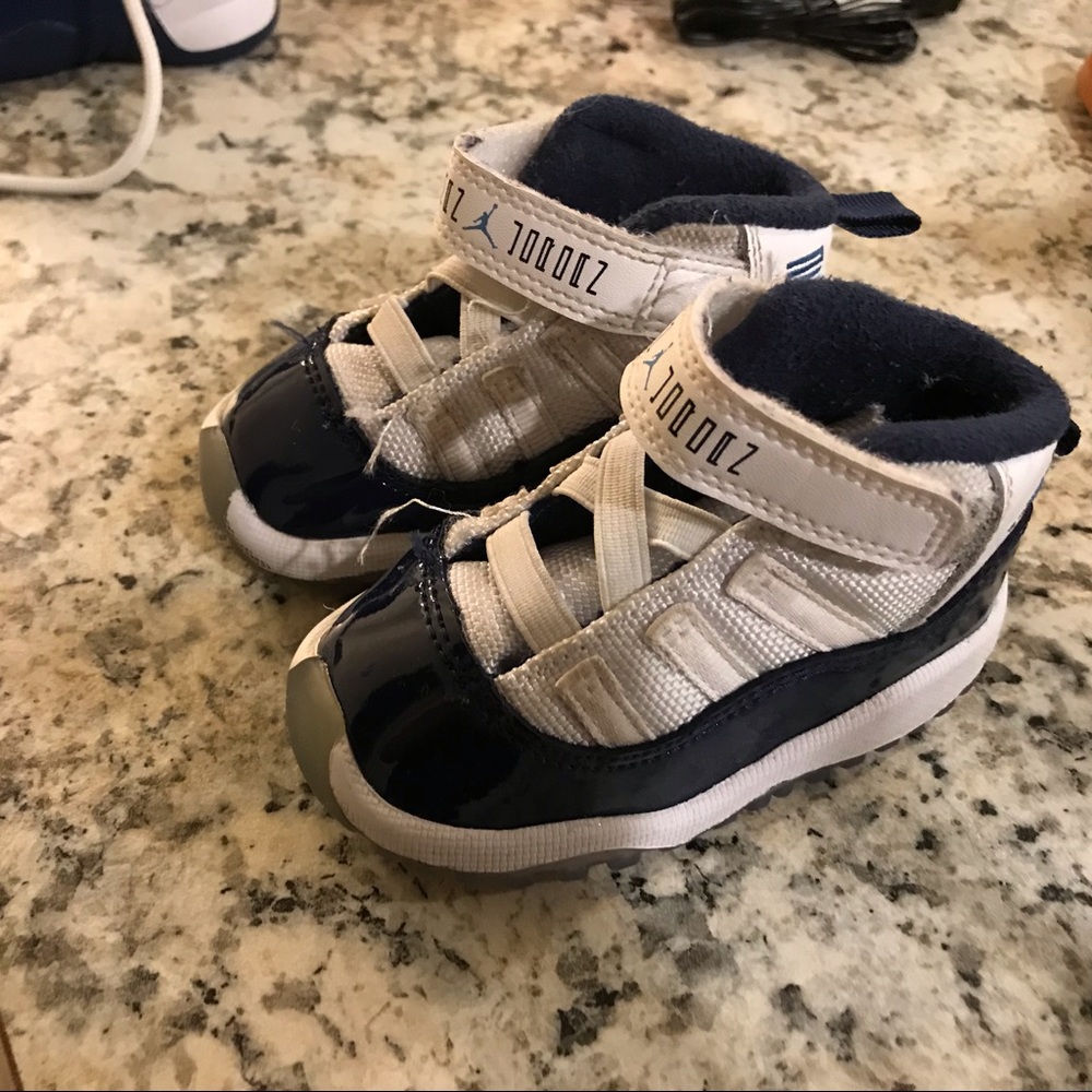 Infant shoes size 4C
